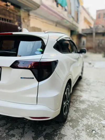2014 Honda Vezel for sale in Lahore